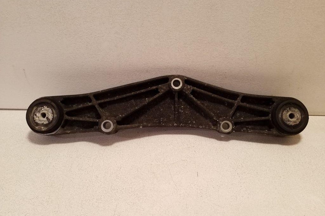 BENTLEY Continental Кронштейн заднего редуктора 3D0599285B 32166604