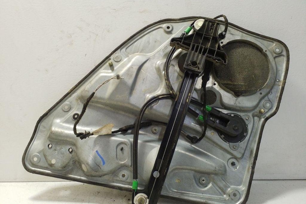 VOLKSWAGEN Golf 4 generation (1997-2006) Aizmugurējo kreiso durvju logu pacēlājs 1J4839755 32168638