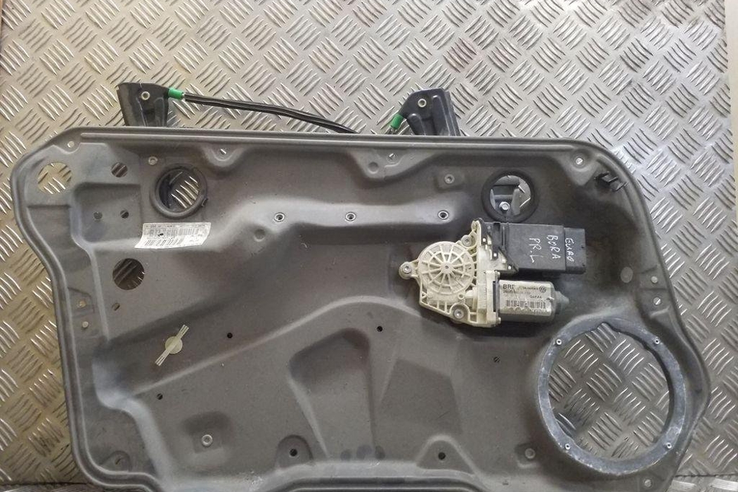 VOLKSWAGEN Bora 1 generation (1998-2005) Aizmugurējo kreiso durvju logu pacēlājs 1J4837755E 32168752