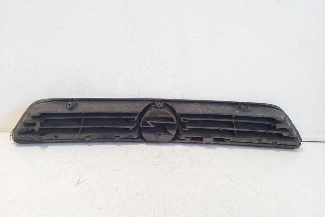 OPEL Astra G (1998-2009) Решетка радиатора переднего бампера 90588120 32172836