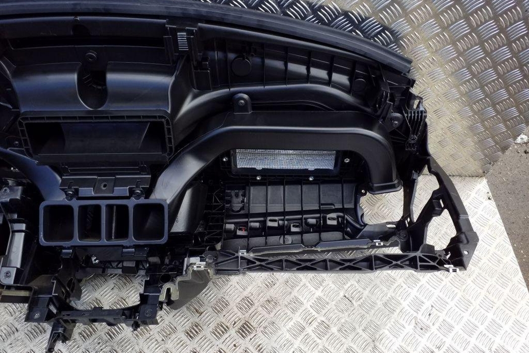 VOLVO XC60 2 generation (2017-2024) Передняя панель салона 3459615,31417723 32173910