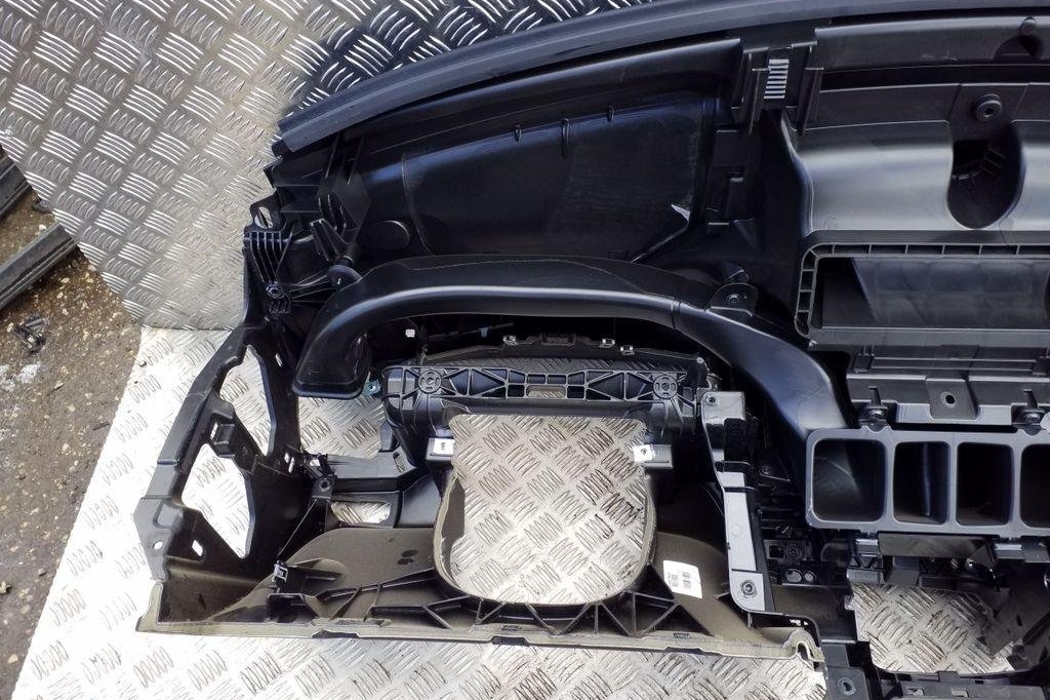 VOLVO XC60 2 generation (2017-2024) Передняя панель салона 3459615,31417723 32173910