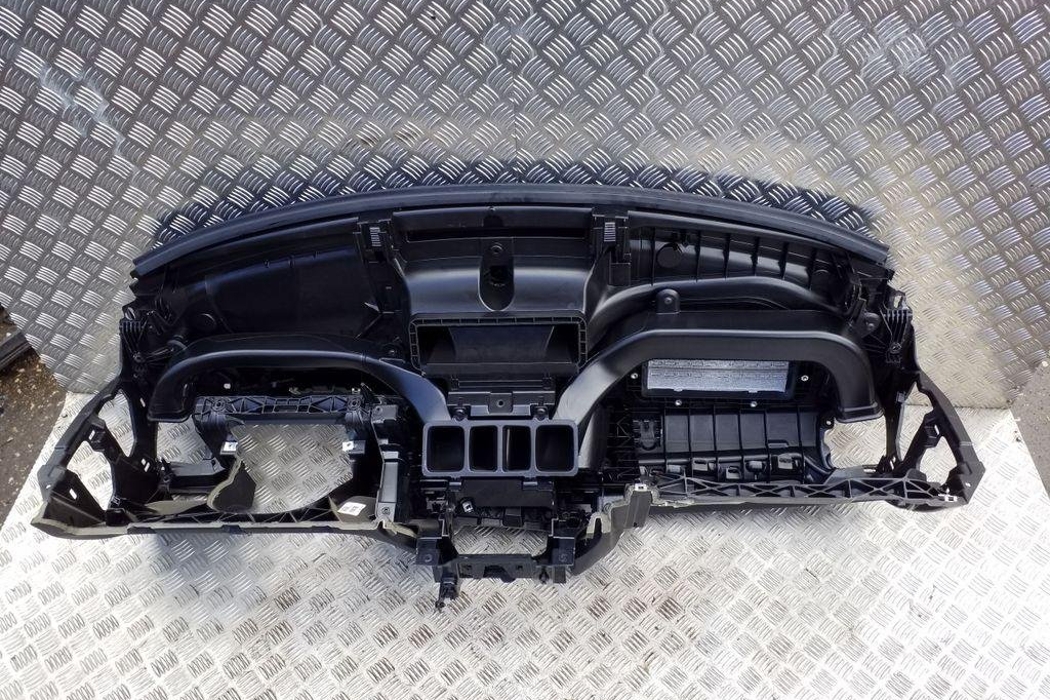 VOLVO XC60 2 generation (2017-2024) Передняя панель салона 3459615,31417723 32173910