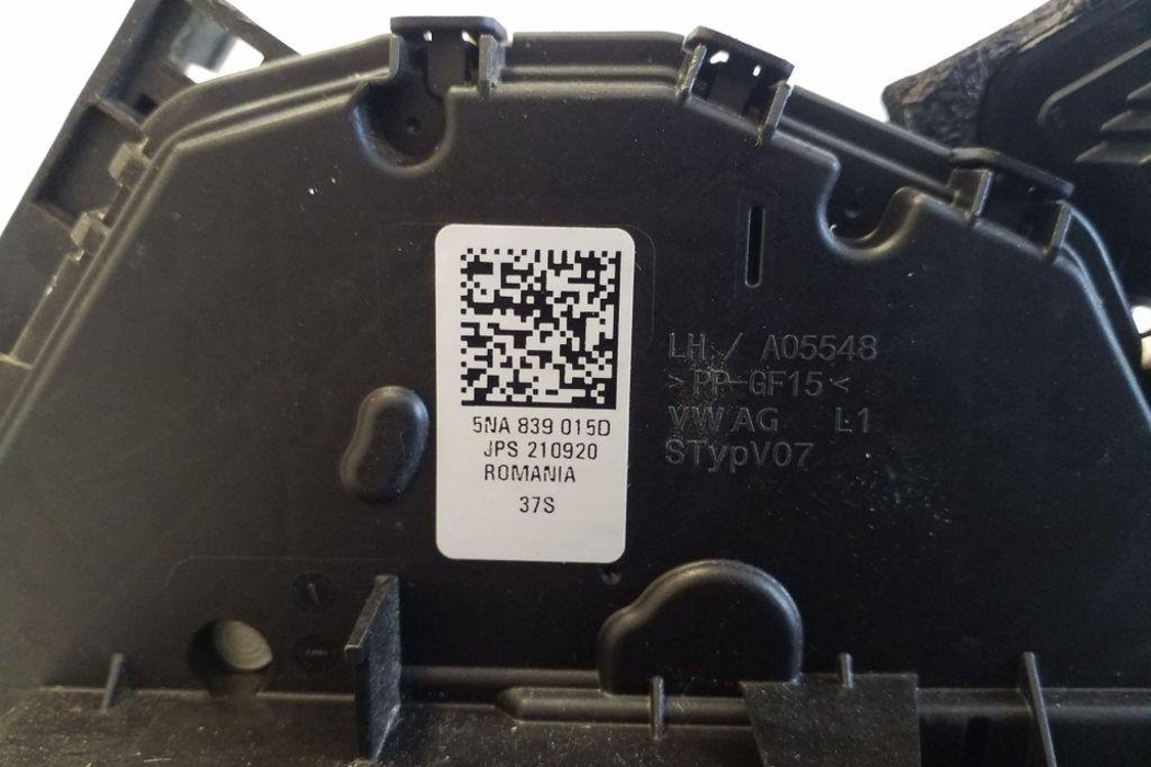 VOLKSWAGEN Tiguan 2 generation (2016-2024) Aizmugurējo kreiso durvju slēdzene 5NA839015D 32179621