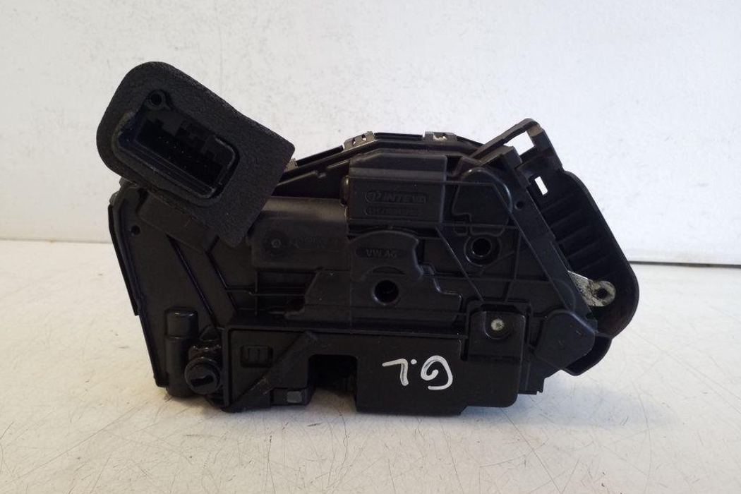 VOLKSWAGEN Tiguan 2 generation (2016-2024) Aizmugurējo kreiso durvju slēdzene 5NA839015D 32179621