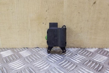 AUDI A4 B6/8E (2000-2005) Клапаны управления внутренним подогревом 8E2820511B,663831BC,0132801308 26091134