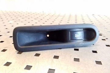 RENAULT Megane 2 generation (2002-2012) Aizmugurējo kreiso durvju loga pacēlāja slēdži 156013870 26111460
