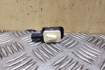 VOLKSWAGEN Touareg 2 generation (2010-2018) Right Side Impact Sensor 7P0959354 26159310