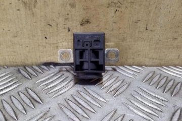 AUDI A8 D2/4D (1994-2002) Safety Battery Terminal (SBK) 4F0915519 32153244