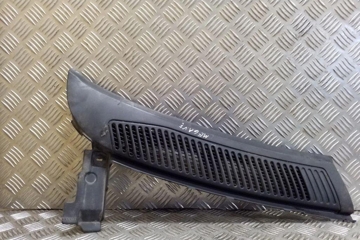 RENAULT Megane 1 generation (1995-2003) Trim för främre torkarkåpa 7700834098 32161141