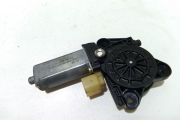 MERCEDES-BENZ C-Class W203/S203/CL203 (2000-2008) Aizmugurējo kreiso durvju loga pacēlāja motorīts A2038202942 31637628