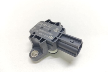 AUDI A6 C6/4F (2004-2011) Датчик удара передний левый 8P0955557 31943059