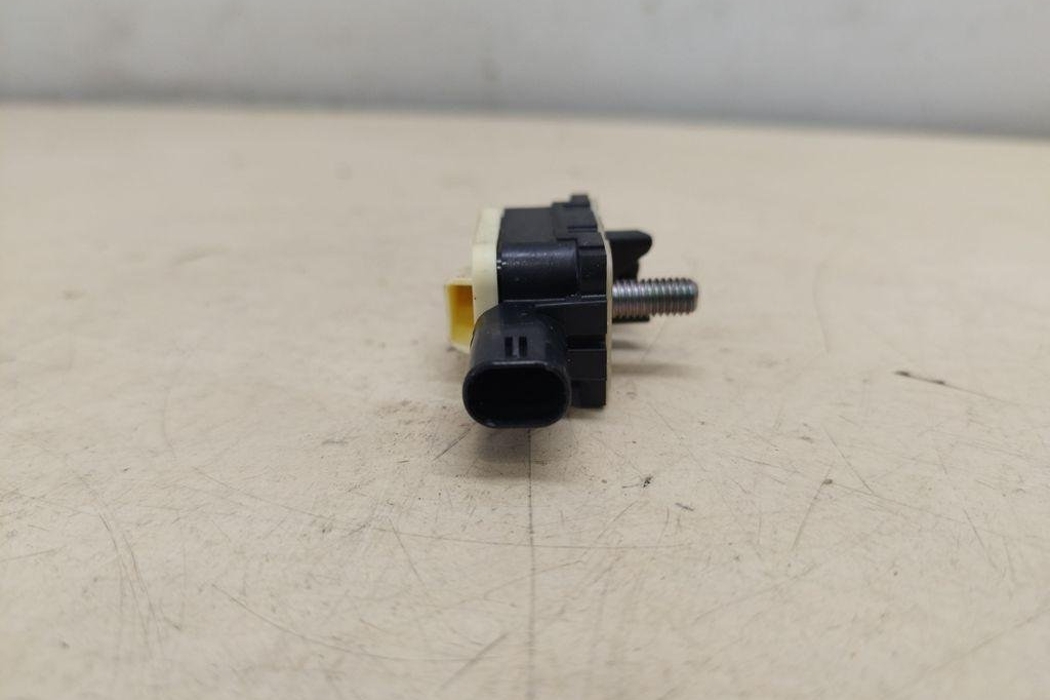 VOLKSWAGEN Touareg 2 generation (2010-2018) Rear Left Crash  Sensor 7P0959354 31420988