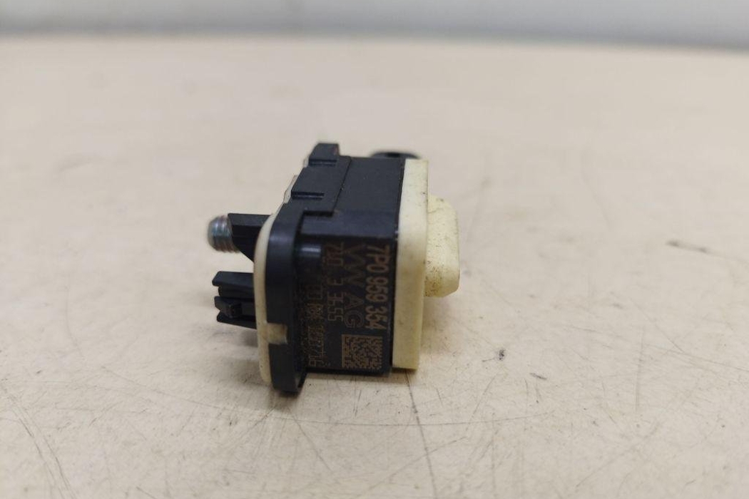 VOLKSWAGEN Touareg 2 generation (2010-2018) Rear Left Crash  Sensor 7P0959354 31420988