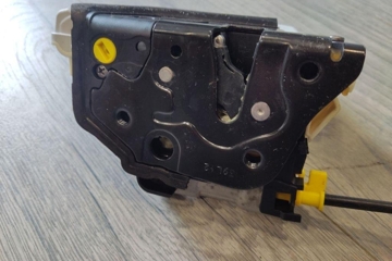 AUDI A6 C6/4F (2004-2011) Aizmugurējā labā durvju slēdzene 4G0839015A 31417750