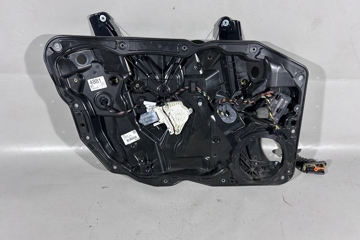VOLKSWAGEN Touareg 2 generation (2010-2018) Стеклоподъемник передней левой двери 7P6837755B 32082411
