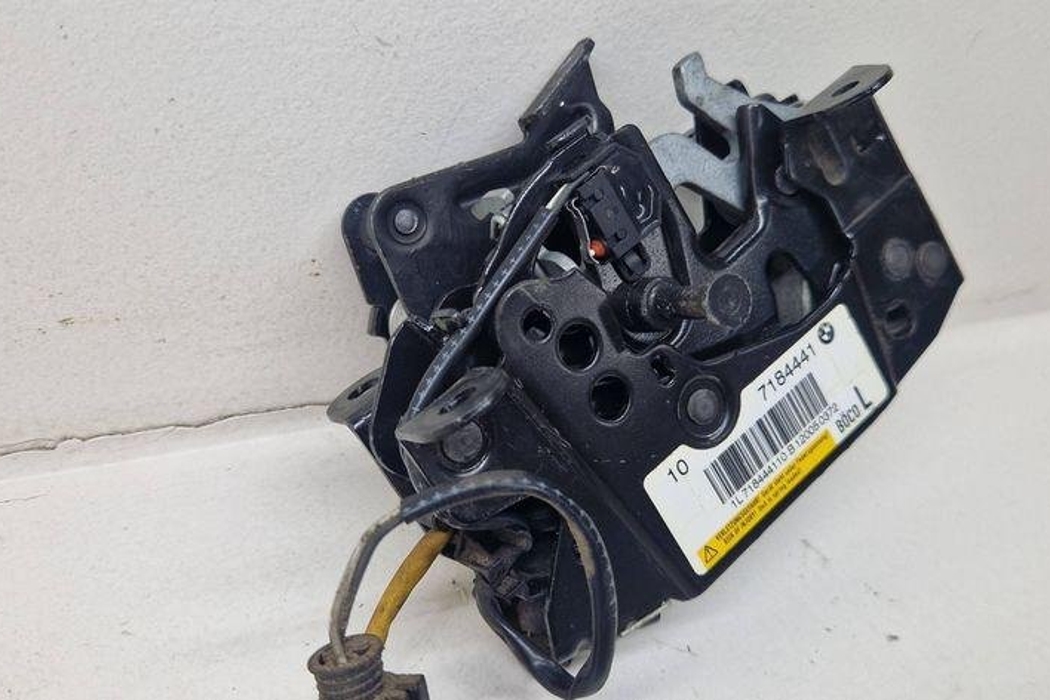BMW 5 Series F10/F11 (2009-2017) Bonnet Lock 7184441 31999976