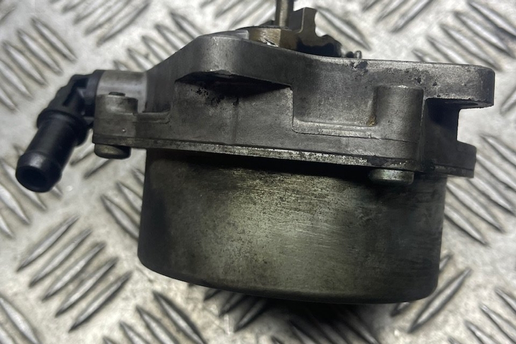 AUDI A6 C5/4B (1997-2004) Vacuum Pump 28983087