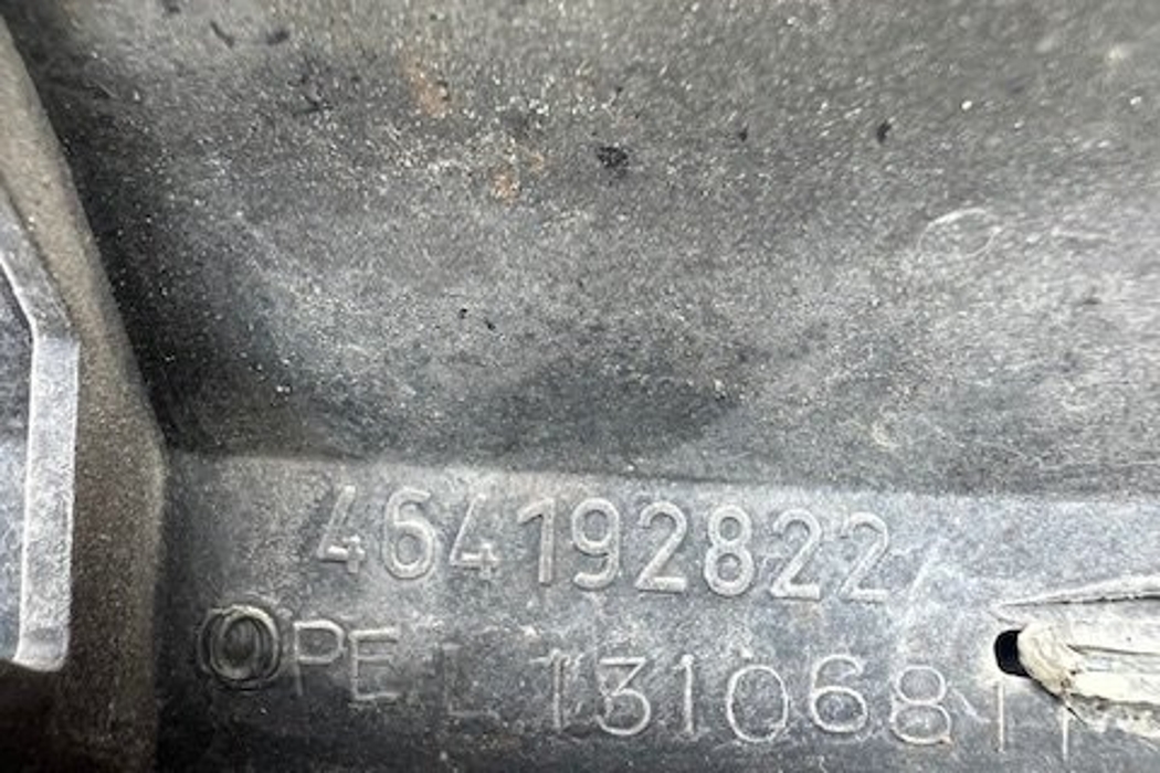 OPEL Signum C (2003-2008) Priekšējā bampera augšējā reste 464192822 30447331