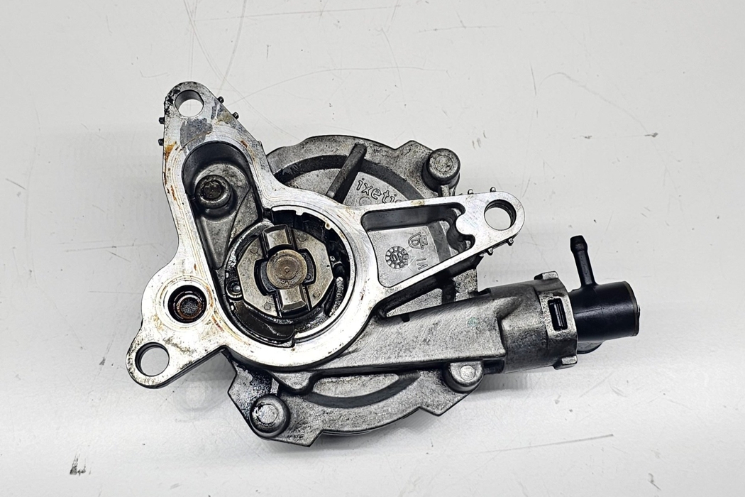 RENAULT Trafic 2 generation (2001-2015) Vacuum Pump 8200845984 30613293