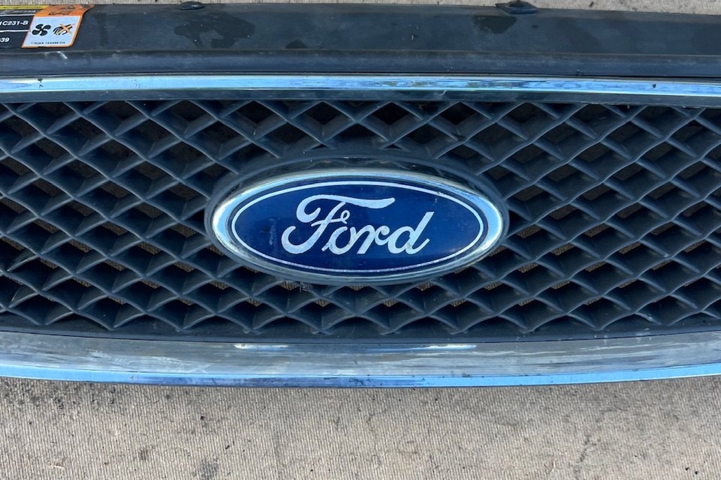 FORD C-Max 1 generation (2003-2010) Priekšējā bampera augšējā reste 3M51R8138 32194114