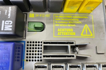 OPEL Zafira A (1999-2003) Saugiklių valdymo blokas 24412497
