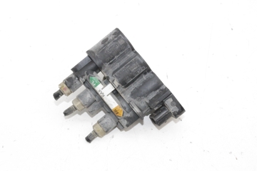 JAGUAR I-Pace 1 generation (2018-2023) Air distributor/valve block (Pneumatic chassis) CPLA-5B710-AD 31705568