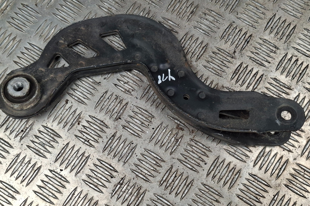 MERCEDES-BENZ A-Class W176 (2012-2018) Aizmugurējā kreisā svira/ričags A2463501006 31641929
