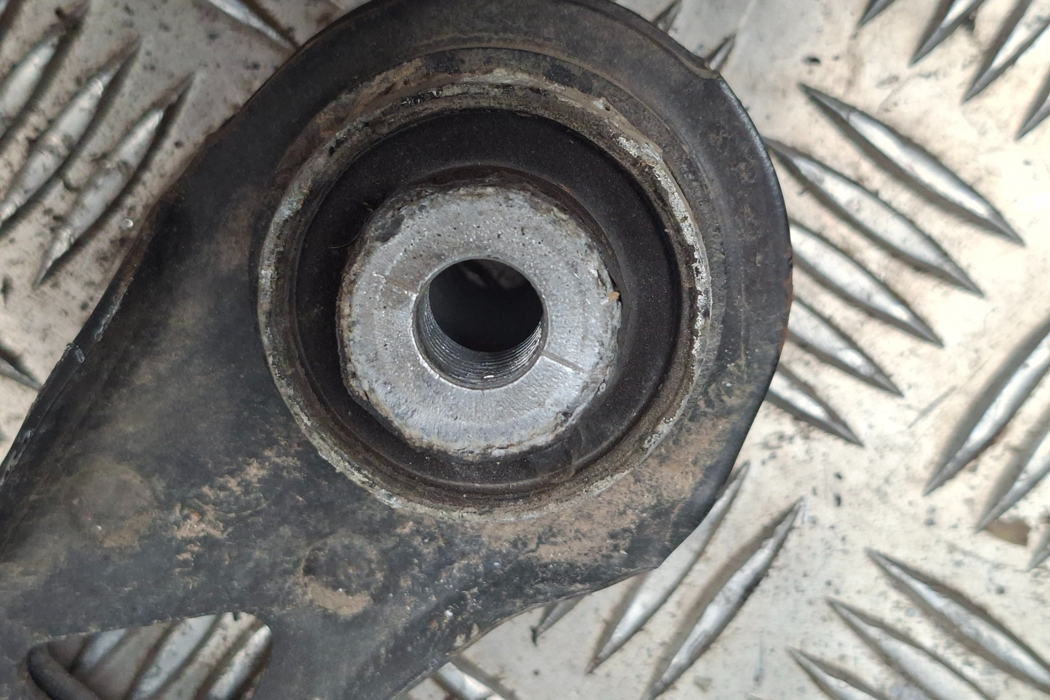 MERCEDES-BENZ A-Class W176 (2012-2018) Aizmugurējā kreisā svira/ričags A2463501006 31641929