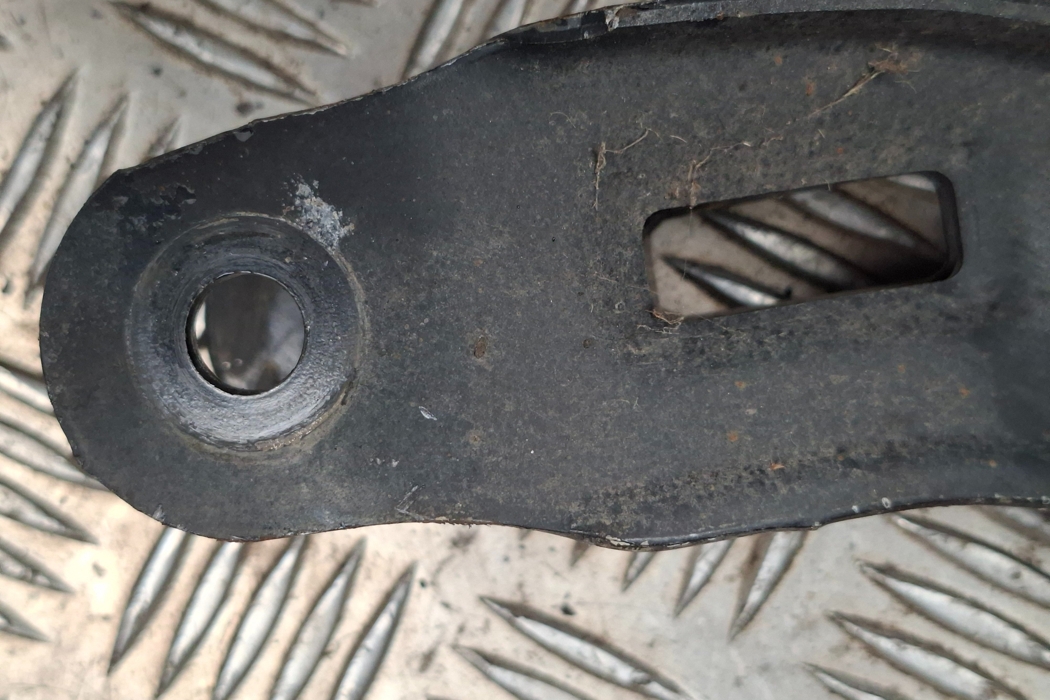 MERCEDES-BENZ A-Class W176 (2012-2018) Aizmugurējā kreisā svira/ričags A2463501006 31641929