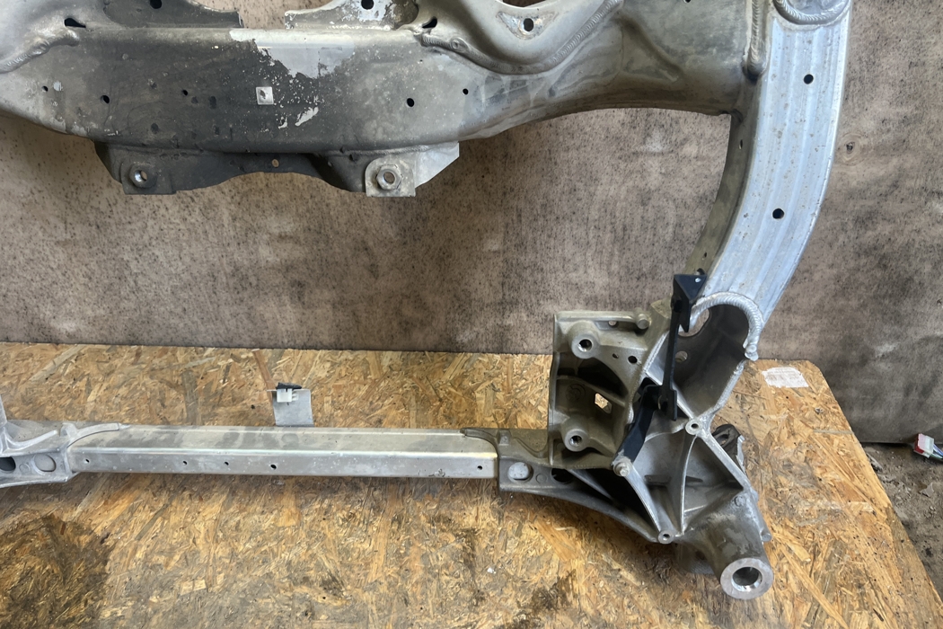 BMW 7 Series F01/F02 (2008-2015) Передний траверс 6796692,6797644 27348061