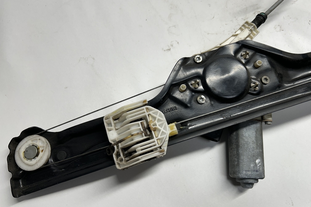 BMW X5 E70 (2006-2013) Front Right Door Window Regulator 7137020,7166380,51337166380 27732515