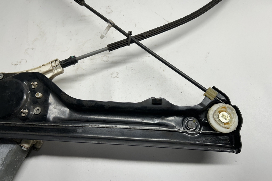 BMW X5 E70 (2006-2013) Front Right Door Window Regulator 7137020,7166380,51337166380 27732515