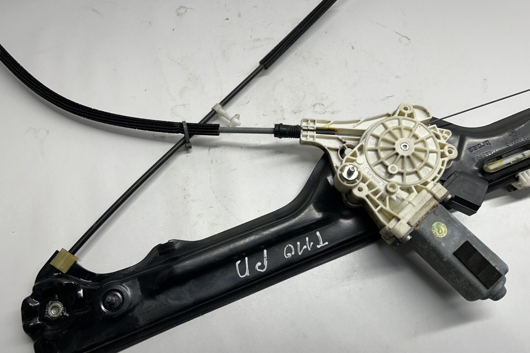 BMW X5 E70 (2006-2013) Front Right Door Window Regulator 7137020,7166380,51337166380 27732515