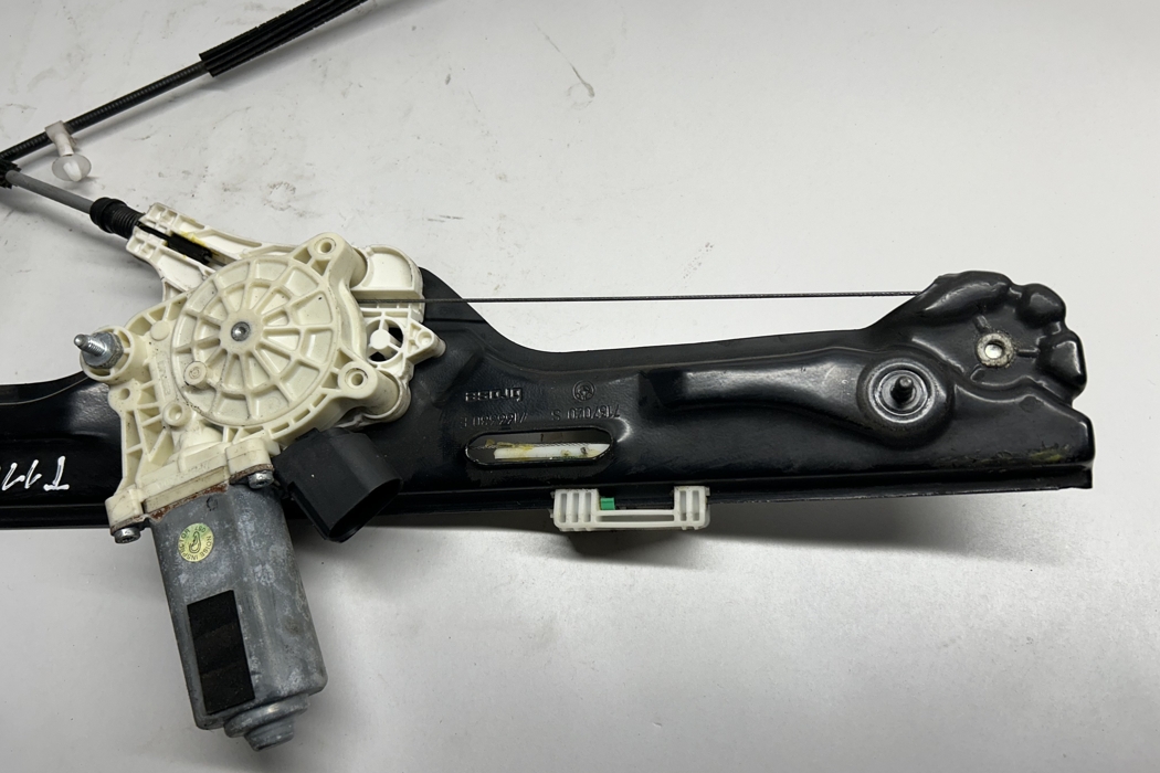BMW X5 E70 (2006-2013) Front Right Door Window Regulator 7137020,7166380,51337166380 27732515