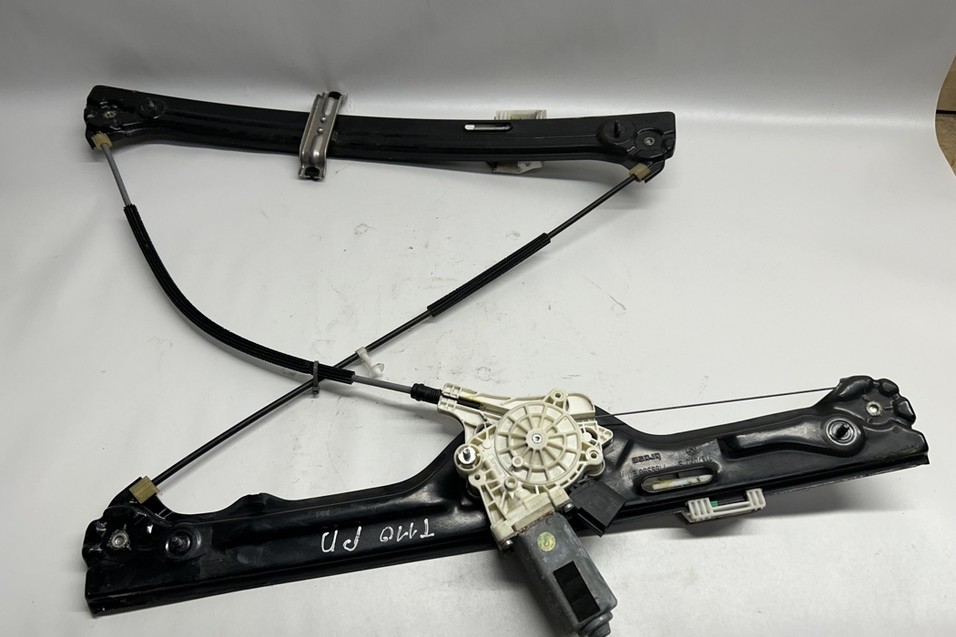 BMW X5 E70 (2006-2013) Front Right Door Window Regulator 7137020,7166380,51337166380 27732515