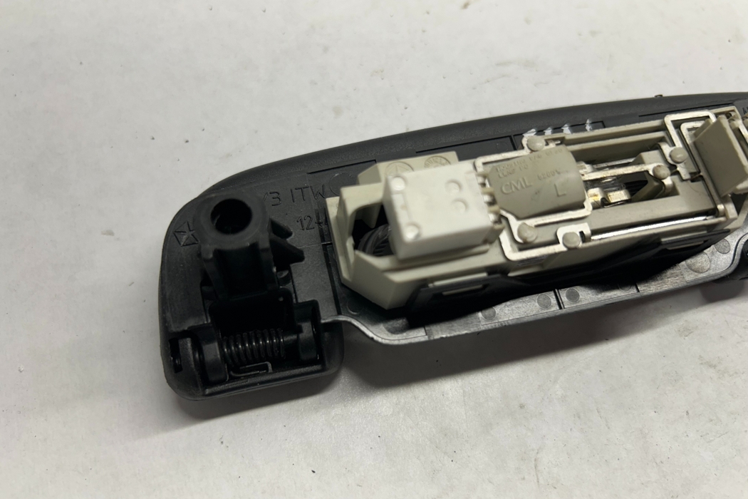 DODGE Charger LD (2010-2024) Aizmugurējais kreisais jumta rokturis 1RV81TRMAB 32063818