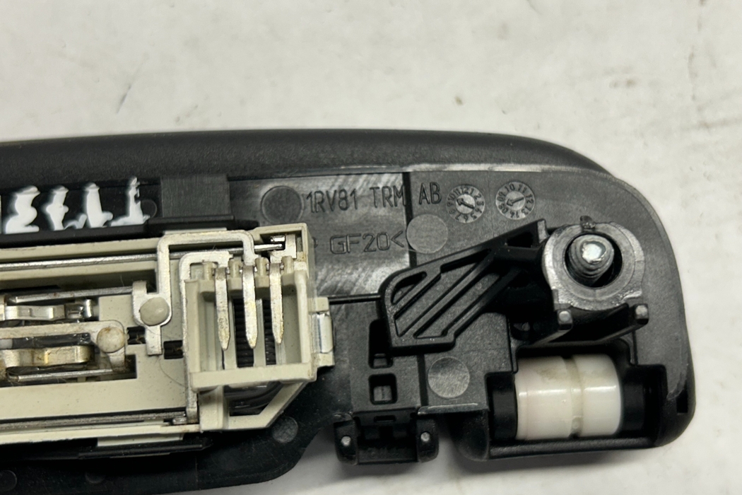 DODGE Charger LD (2010-2024) Aizmugurējais kreisais jumta rokturis 1RV81TRMAB 32063818
