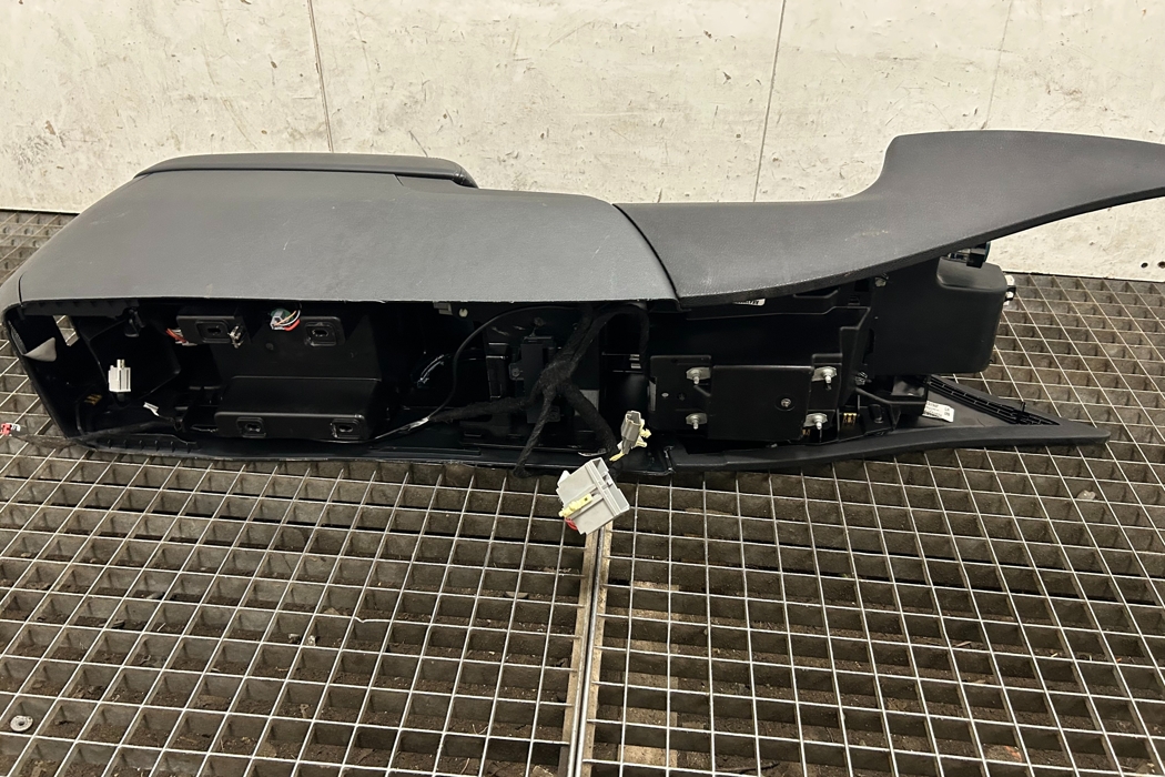 DODGE Charger LD (2010-2024) Centrālā konsole 6ED891X9AH,AK47393DX9006,AE02518DX9002 32111176