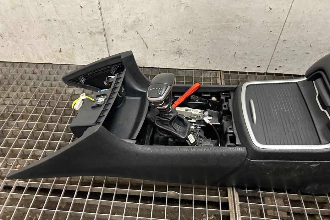 DODGE Charger LD (2010-2024) Centrālā konsole 6ED891X9AH,AK47393DX9006,AE02518DX9002 32111176