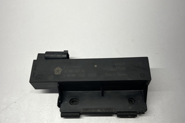DODGE Challenger 3 generation (2008-2024) Bootlid Antenna Amplifier 68067753AA 29368394