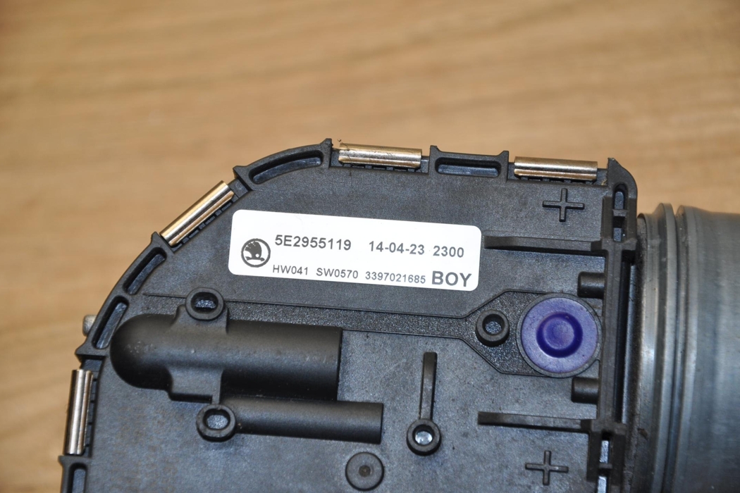 SKODA Octavia 3 generation (2013-2020) Priekšējā stikla tīrītāja mehānisma motorīts 1397220649,5E2955119 23495362