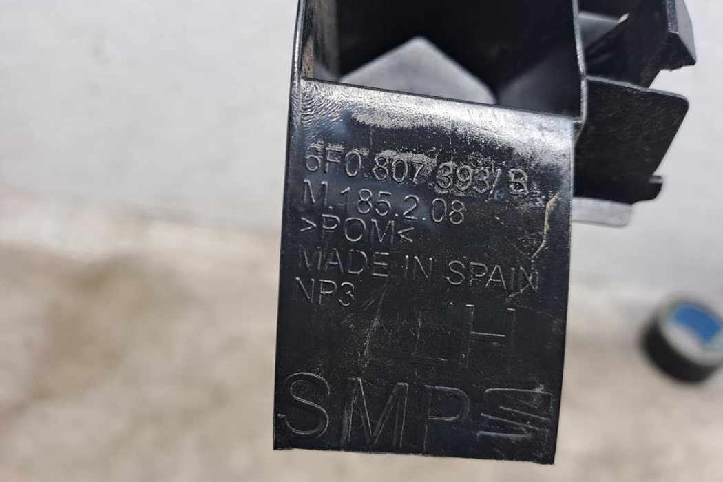 SEAT Ibiza 5 generation (2017-2023) Aizmugurējā kreisā bampera stiprinājums 6F0807394B 32030056