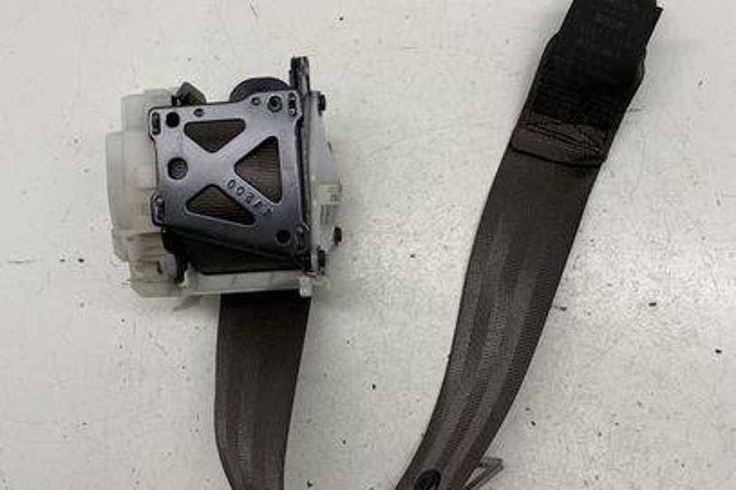 AUDI A4 B6/8E (2000-2005) Rear Middle Seatbelt 8E5857805G 23947694