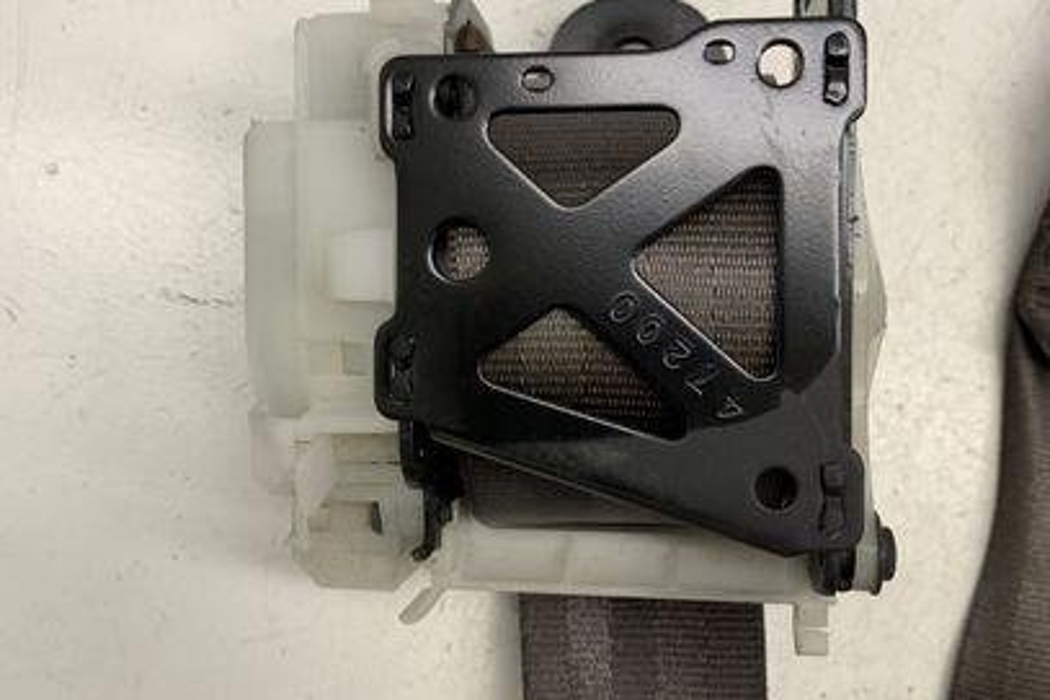 AUDI A4 B6/8E (2000-2005) Rear Middle Seatbelt 8E5857805G 23947699