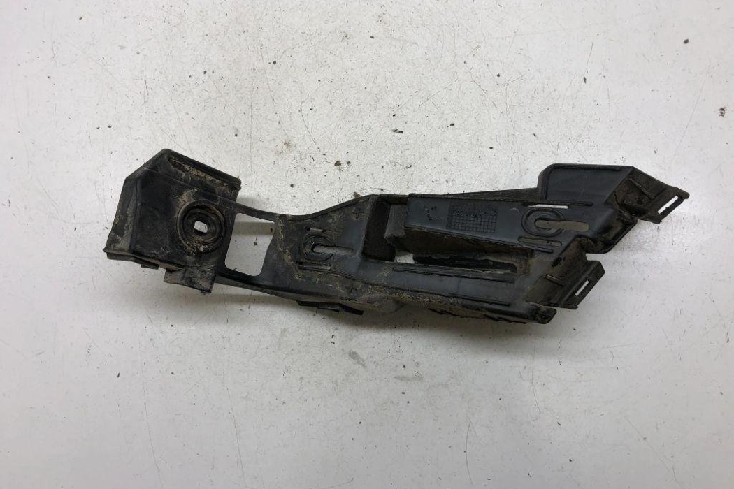 VOLKSWAGEN Golf 8 generation (2019-2023) Aizmugurējā labā bampera stiprinājums 1K6807394 30583161