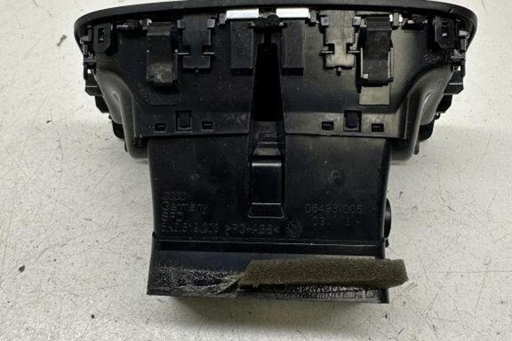 AUDI A5 Sportback 8T (2009-2011) Zadná mriežka ventilačného otvoru 8K0819203 30585913