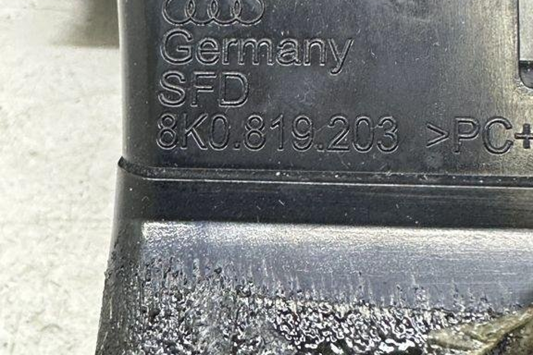 AUDI A5 Sportback 8T (2009-2011) Zadná mriežka ventilačného otvoru 8K0819203 30585913
