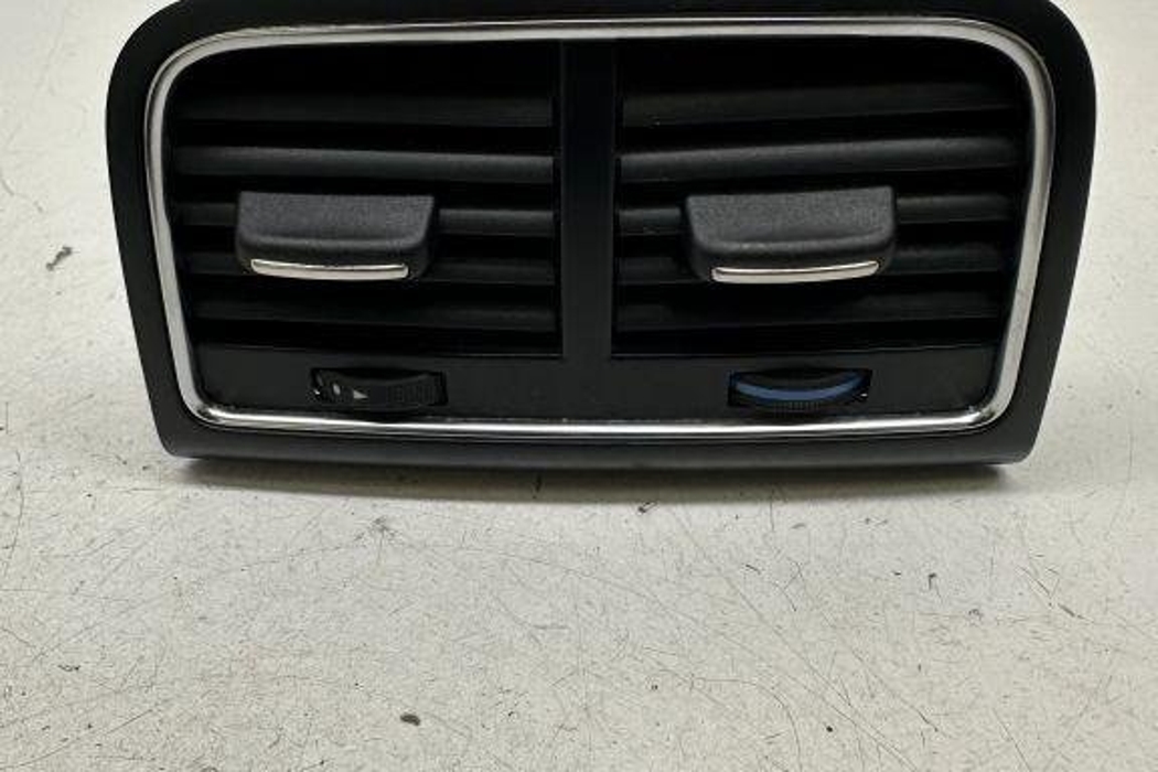 AUDI A5 Sportback 8T (2009-2011) Zadná mriežka ventilačného otvoru 8K0819203 30585913