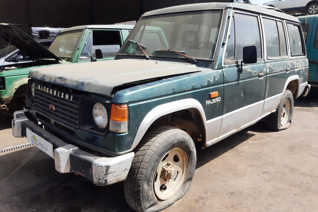 MITSUBISHI Pajero 1 generation (1982-1991) Наружная ручка передней правой двери MB321072 24931442